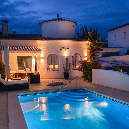 Charmante Villa Avec Piscine Dans Les Canaux Empuriabrava Zewnętrze zdjęcie